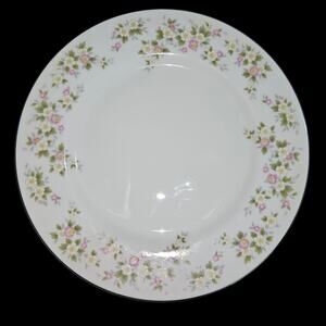 Treasure Chest Lenore No. 7001 Japan 7.75" Salad Plates Set of 4 Floral Vintage